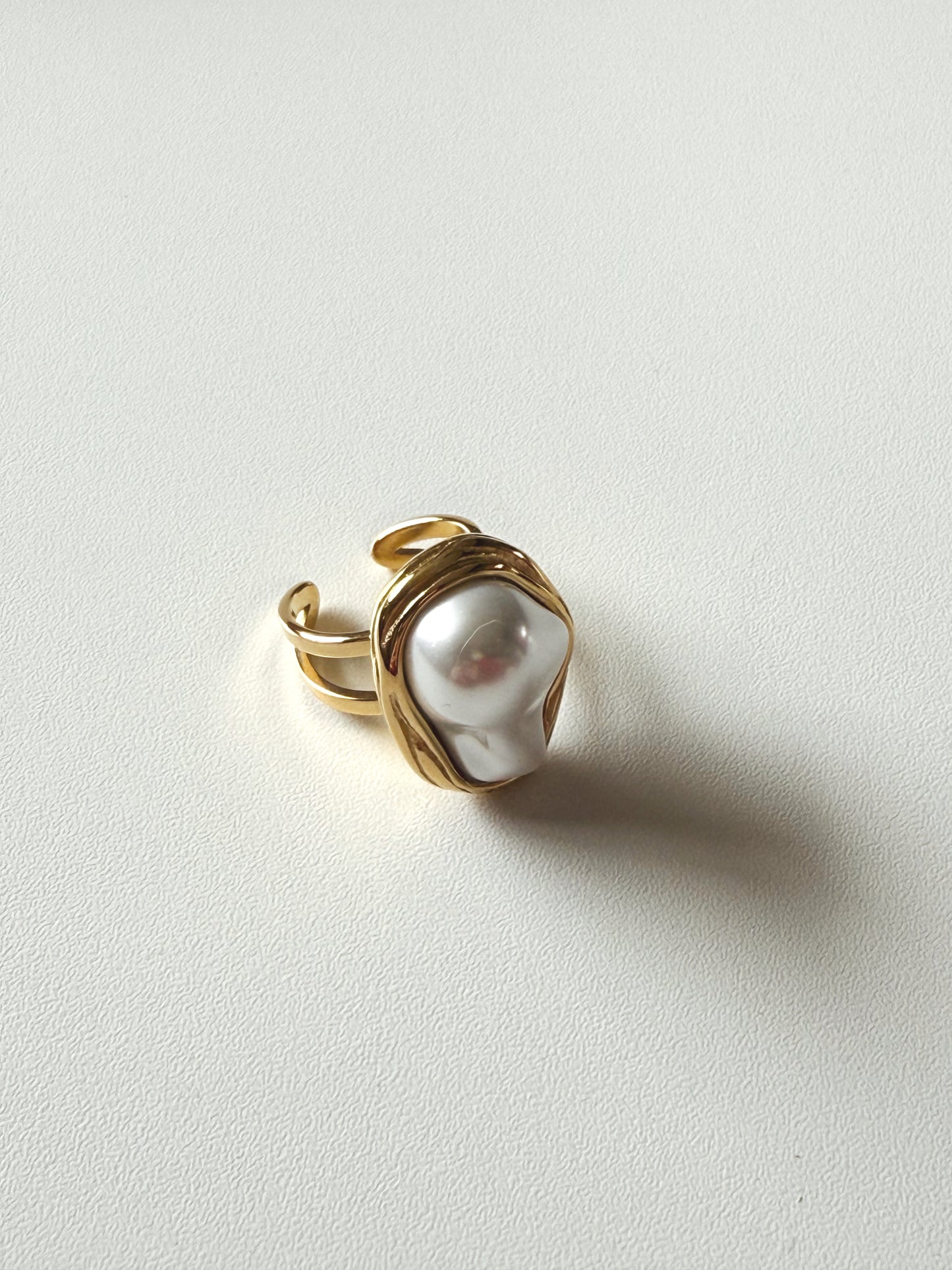 Baroque Pearl ring