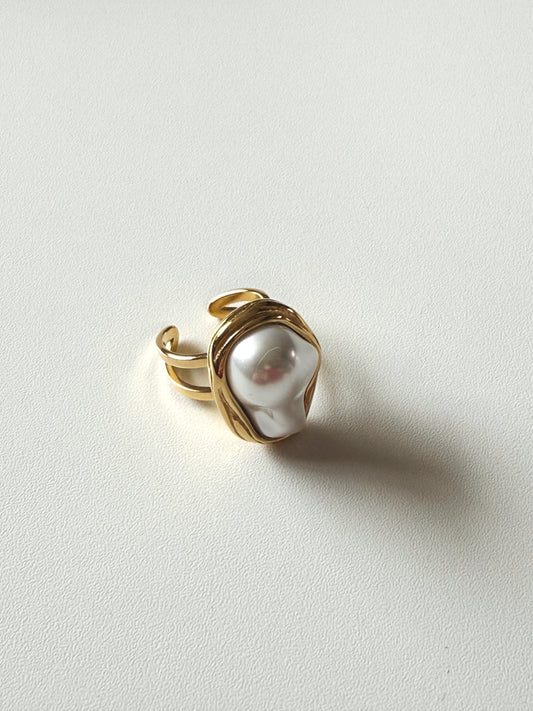 Baroque Pearl ring